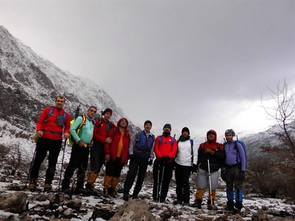 کوهپیمایی گروه کوهنوردی دانشگاه علوم پزشکی کرمانشاه  بصورت گل گشتی در دره نجوبران بعد از بارش برف وباران